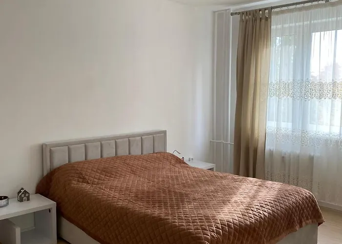 Проживание в семье Near Center Flat *